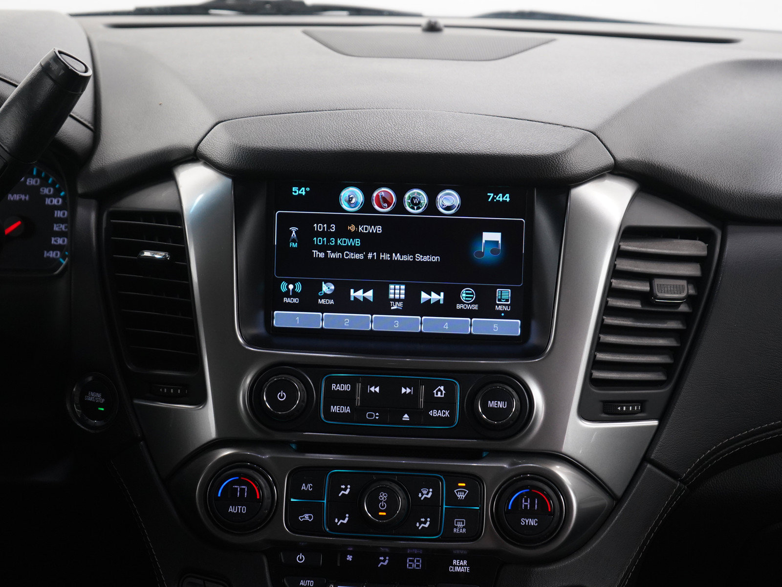 Used 2018 Chevrolet Suburban Premier AWD/4WD image 16