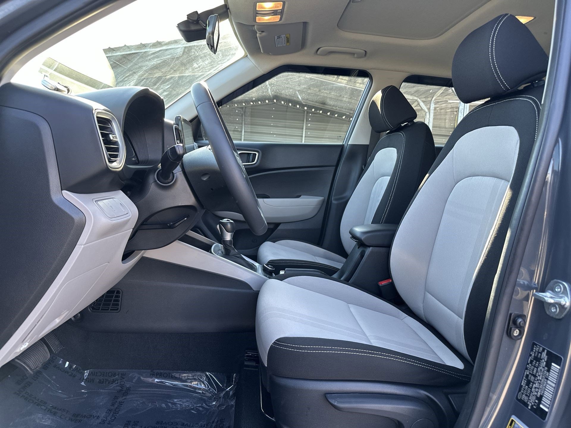 Used 2024 Hyundai Venue SEL image 13