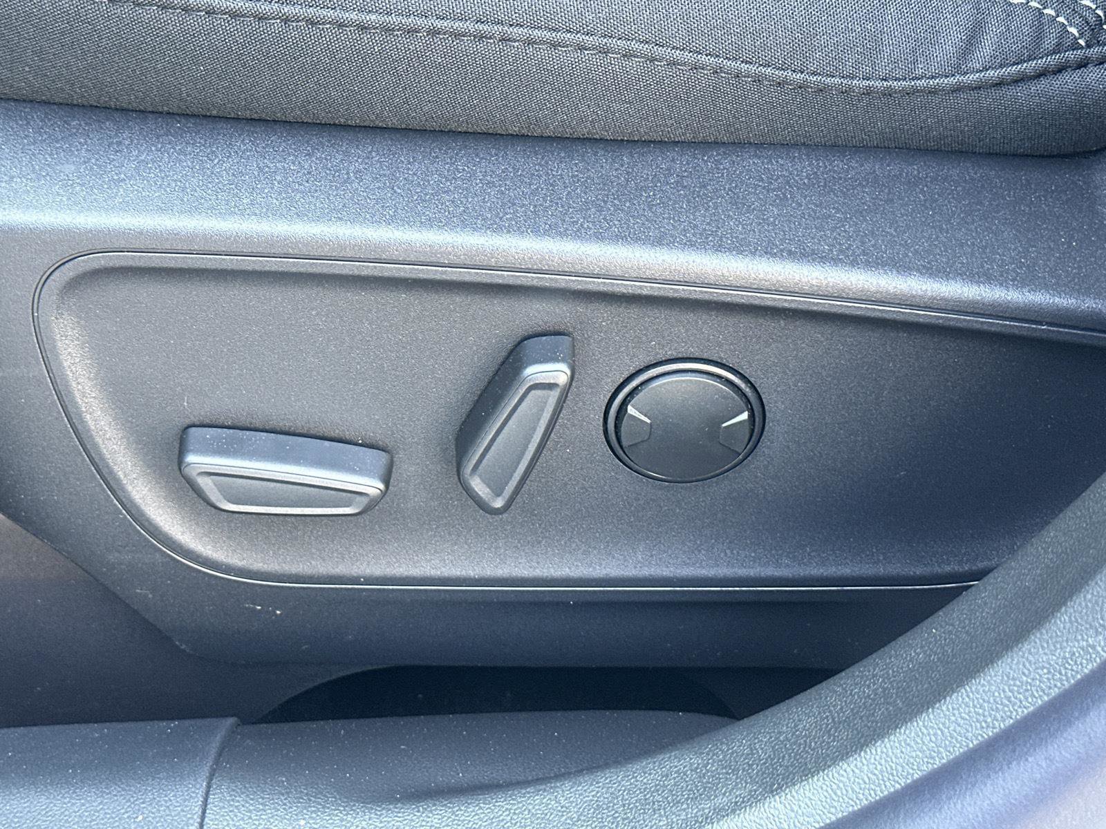 New 2025 Ford Escape SE image 11