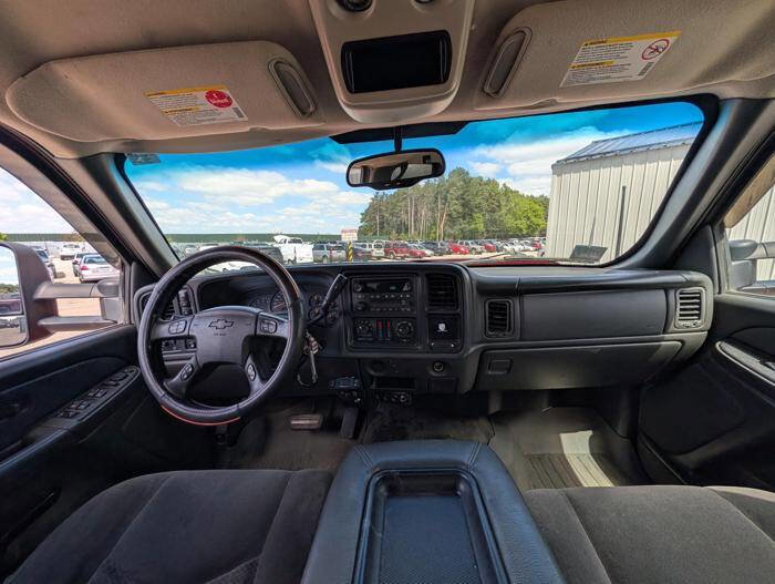 Used 2005 Chevrolet Silverado 2500 LS AWD/4WD image 32