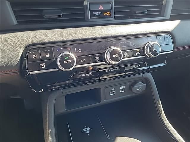 Used 2025 Honda Pilot Black Edition image 16