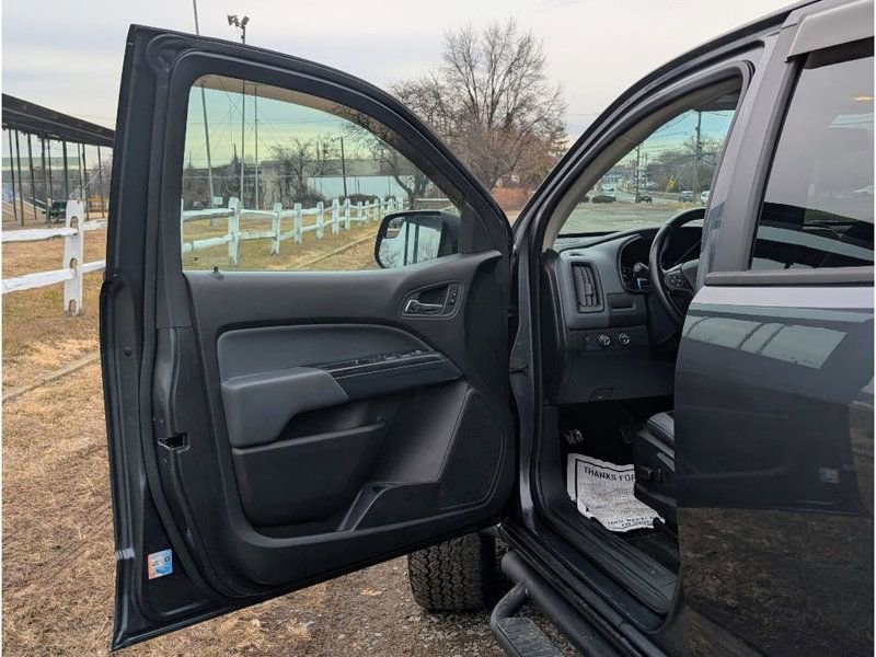 Used 2016 Chevrolet Colorado Z71 w/ LPO, Gearon Divider Package image 9