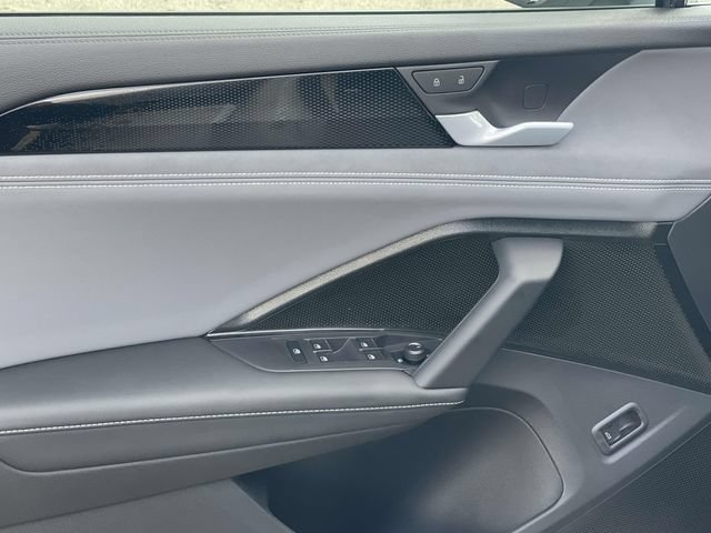 New 2026 Volkswagen Tiguan SE FWD image 17