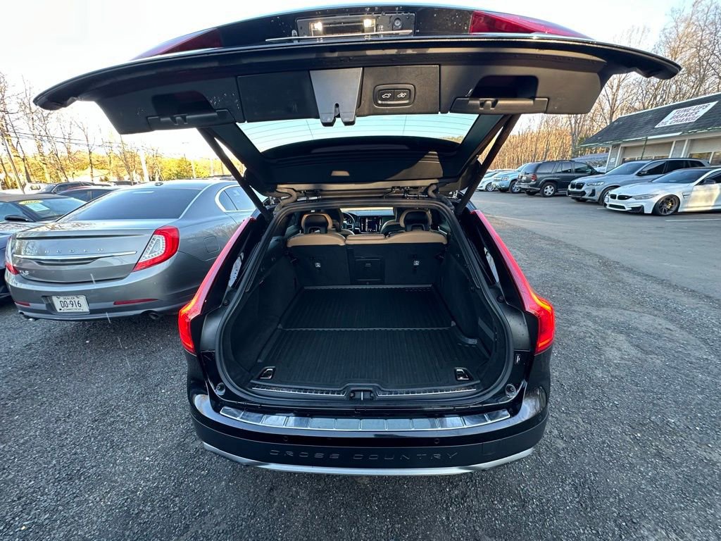 Used 2018 Volvo V90 T5 Cross Country w/ Convenience Package image 38