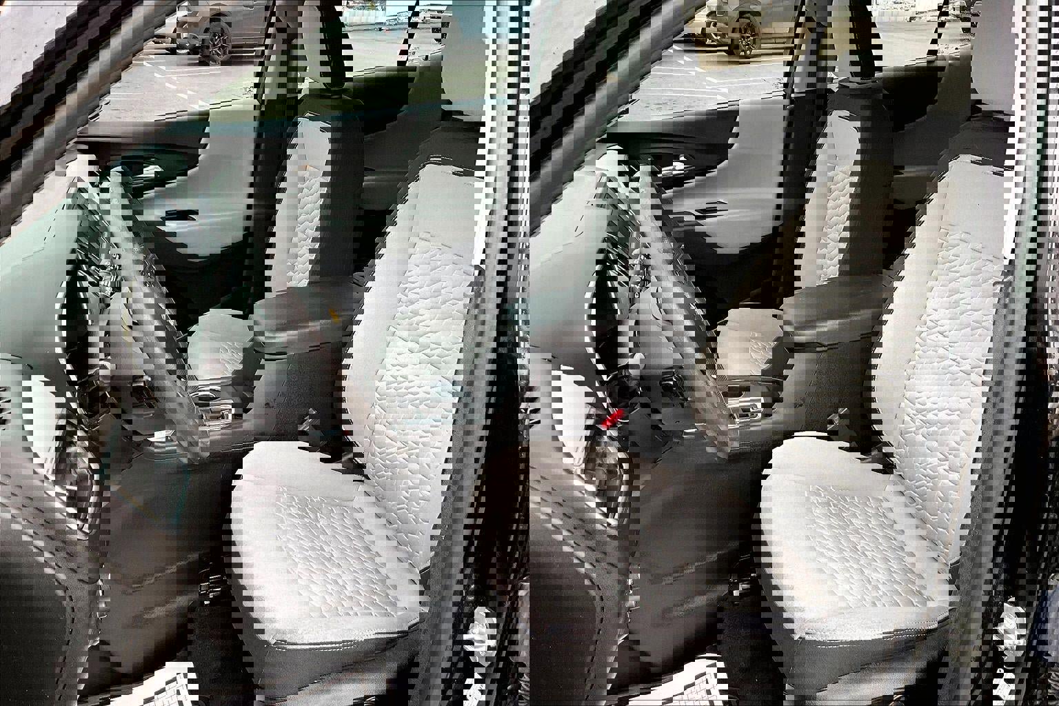 Used 2021 Chevrolet Equinox LS w/ LS Convenience Package image 21