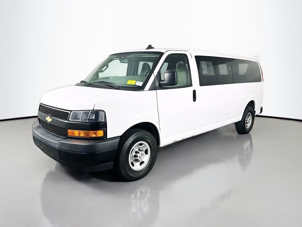 Used 2022 Chevrolet Express 3500 LS image 3