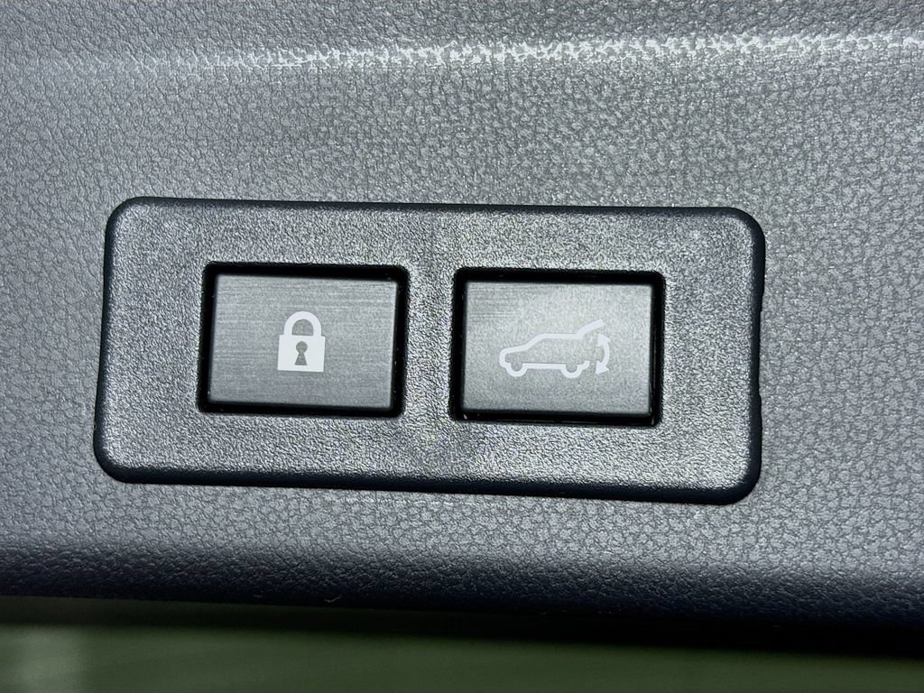 Used 2025 Subaru Ascent Touring w/ Popular Package #2 AWD/4WD image 32