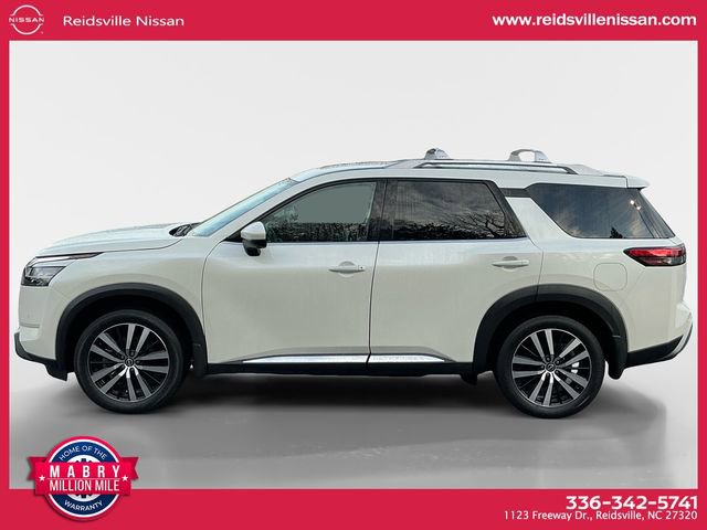 Used 2024 Nissan Pathfinder Platinum image 3