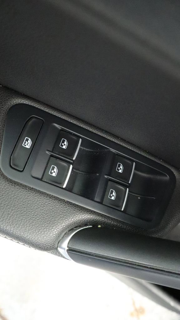 Used 2019 Volkswagen Golf R 4-Door image 24