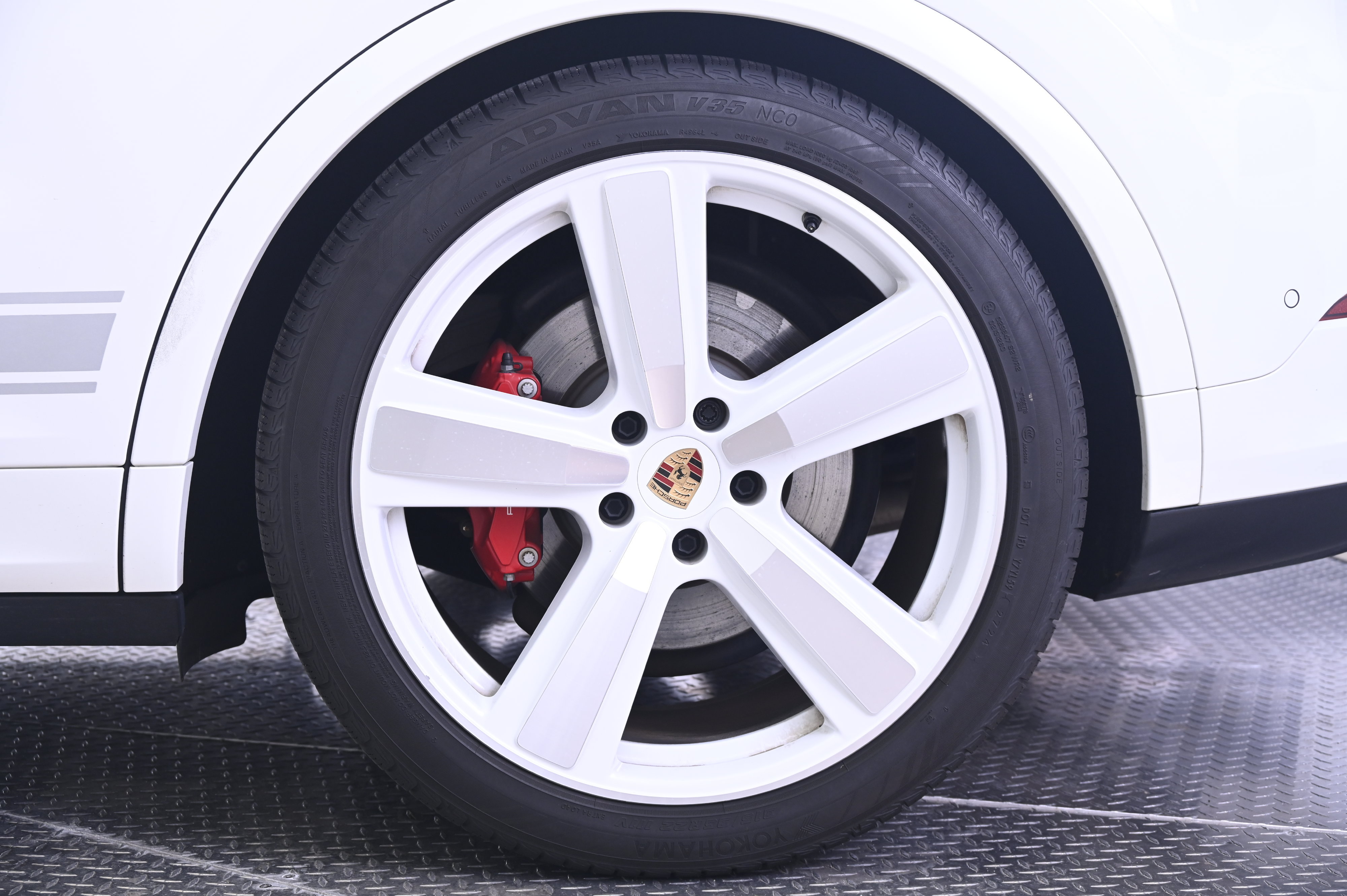Certified 2025 Porsche Cayenne S AWD/4WD image 12
