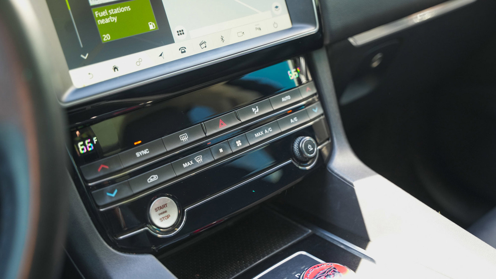 Used 2019 Jaguar F-PACE Premium image 22