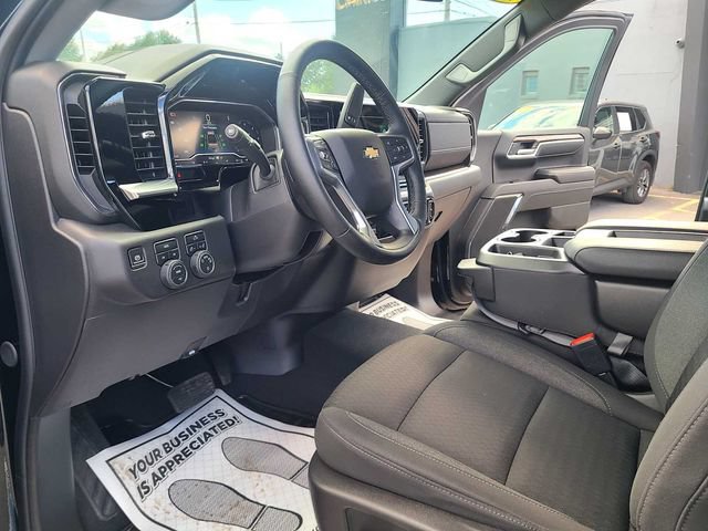 Used 2025 Chevrolet Silverado 1500 LT AWD/4WD image 17