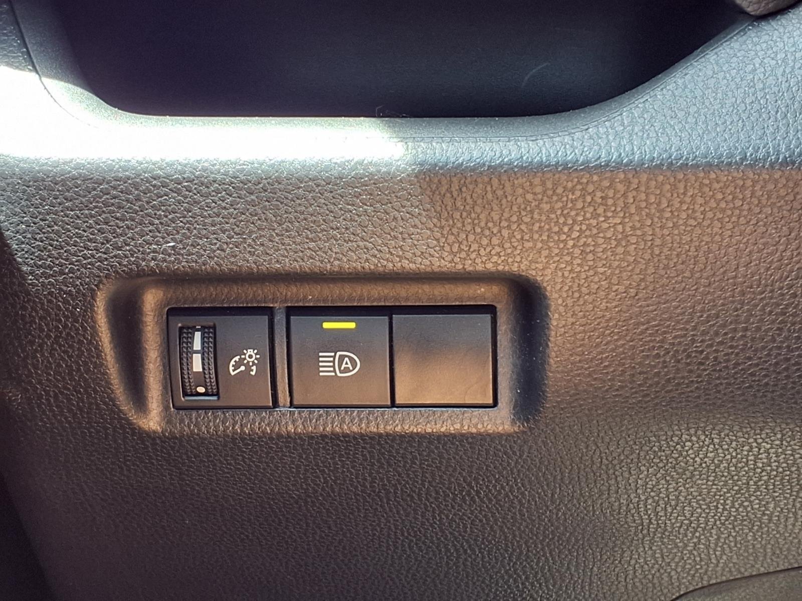 Used 2024 Toyota RAV4 XLE FWD image 17