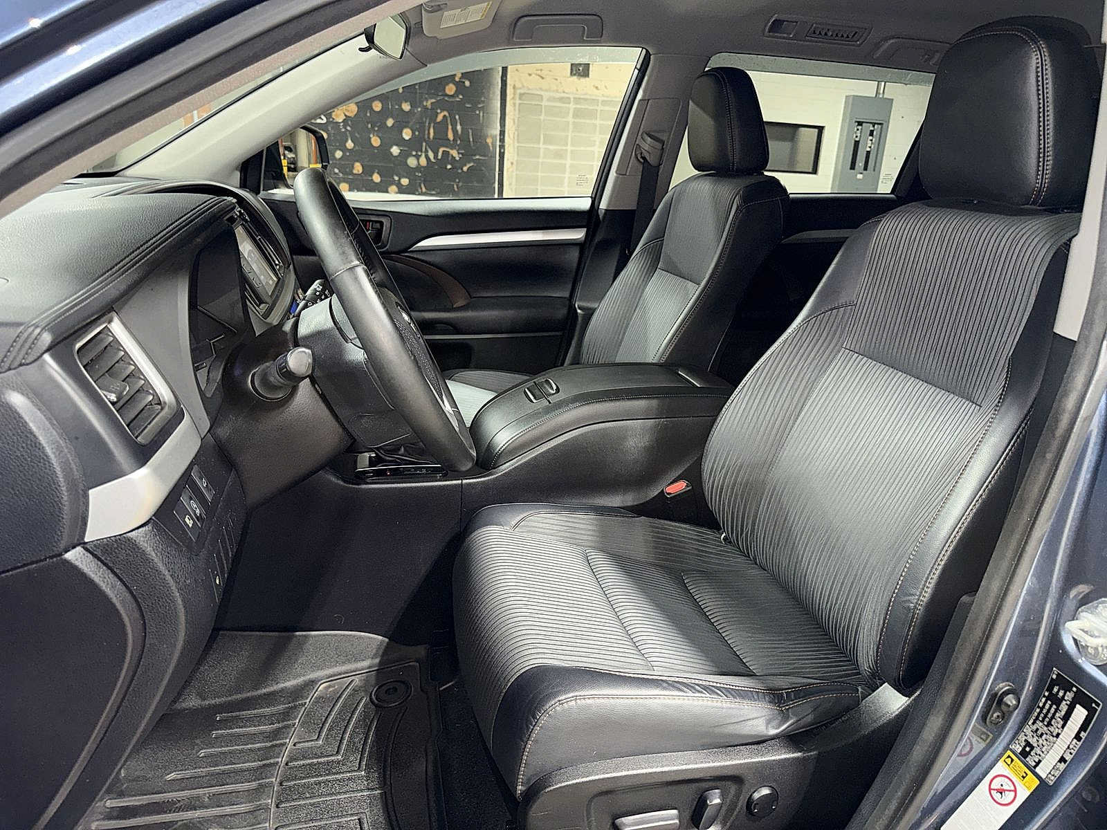 Certified 2017 Toyota Highlander Plus w/ Carpet Mat Package AWD/4WD image 15