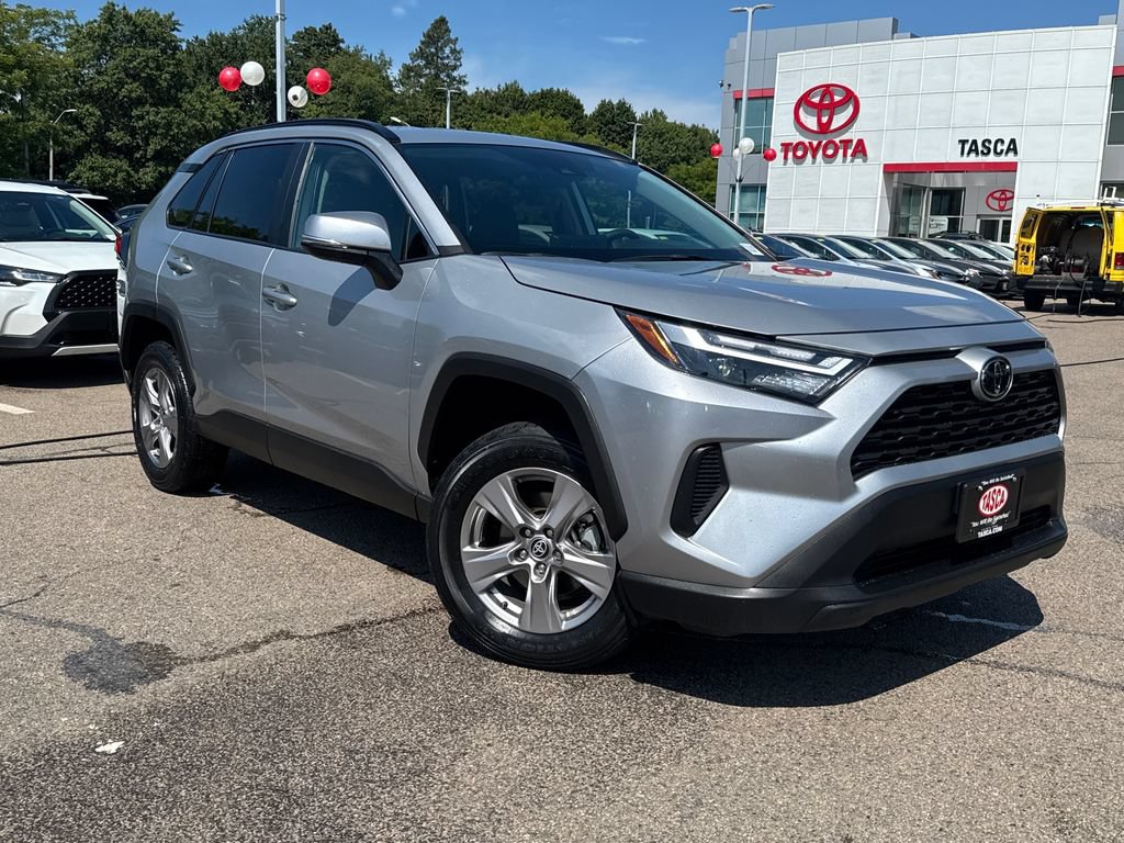 Used 2025 Toyota RAV4 XLE AWD/4WD image 1