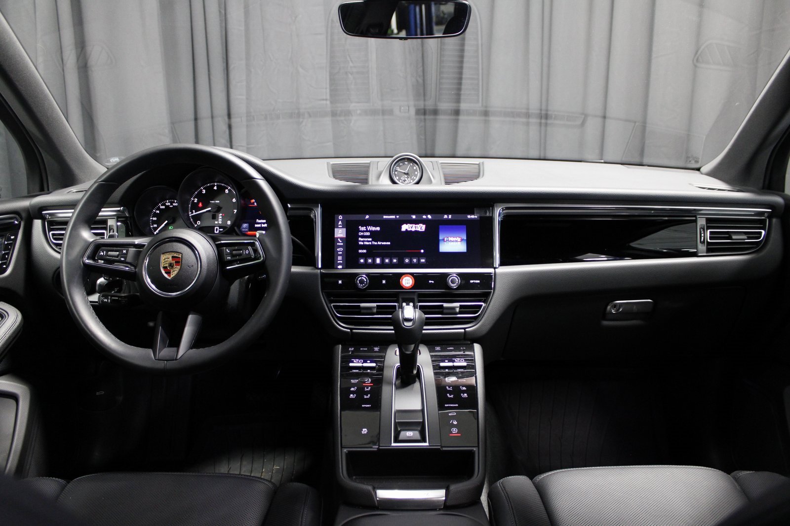 Used 2025 Porsche Macan image 23