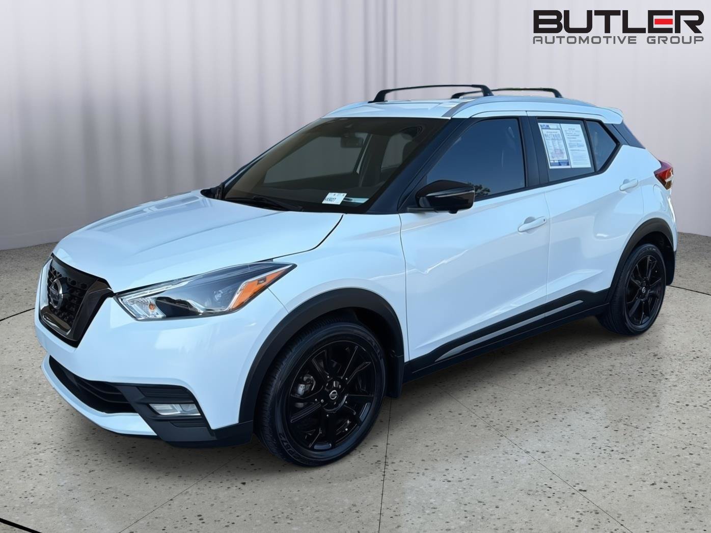 Used 2020 Nissan Kicks SR w/ SR Premium Package FWD image 2