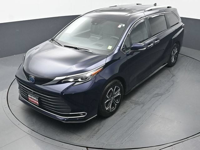 Certified 2025 Toyota Sienna Platinum AWD/4WD image 47