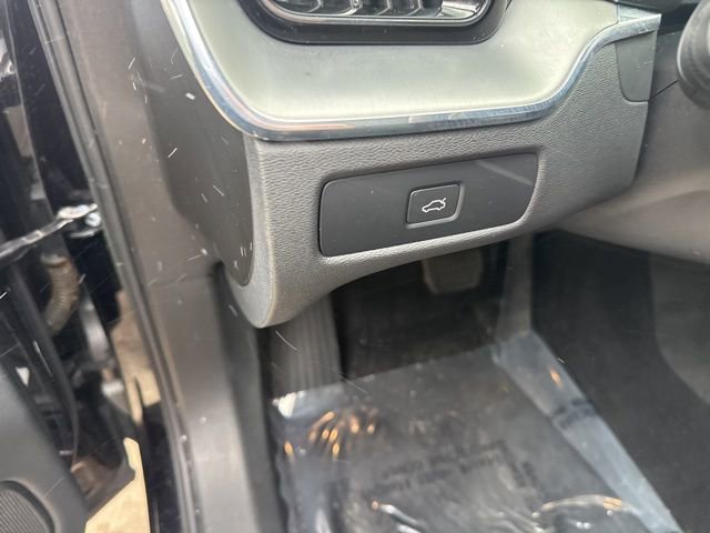 Used 2023 Volvo XC60 B5 Core image 15