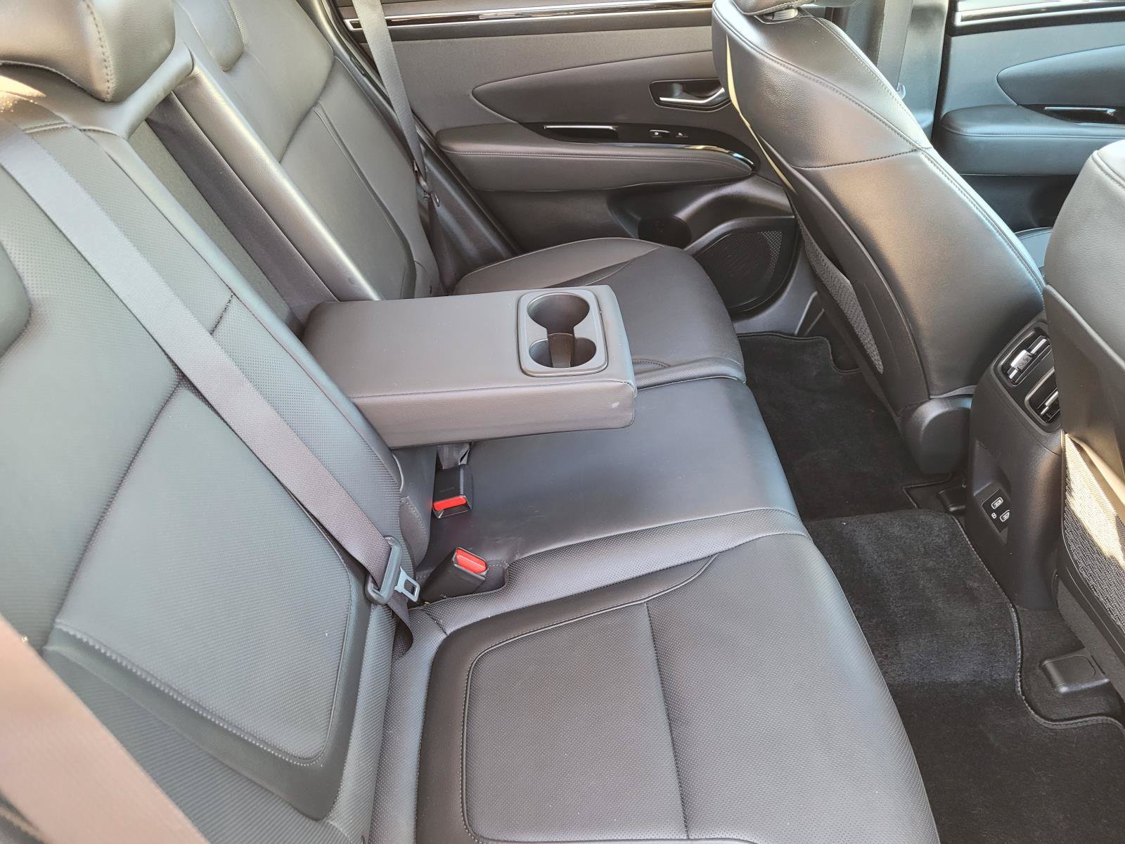 Used 2022 Hyundai Tucson Limited w/ Cargo Package FWD image 13