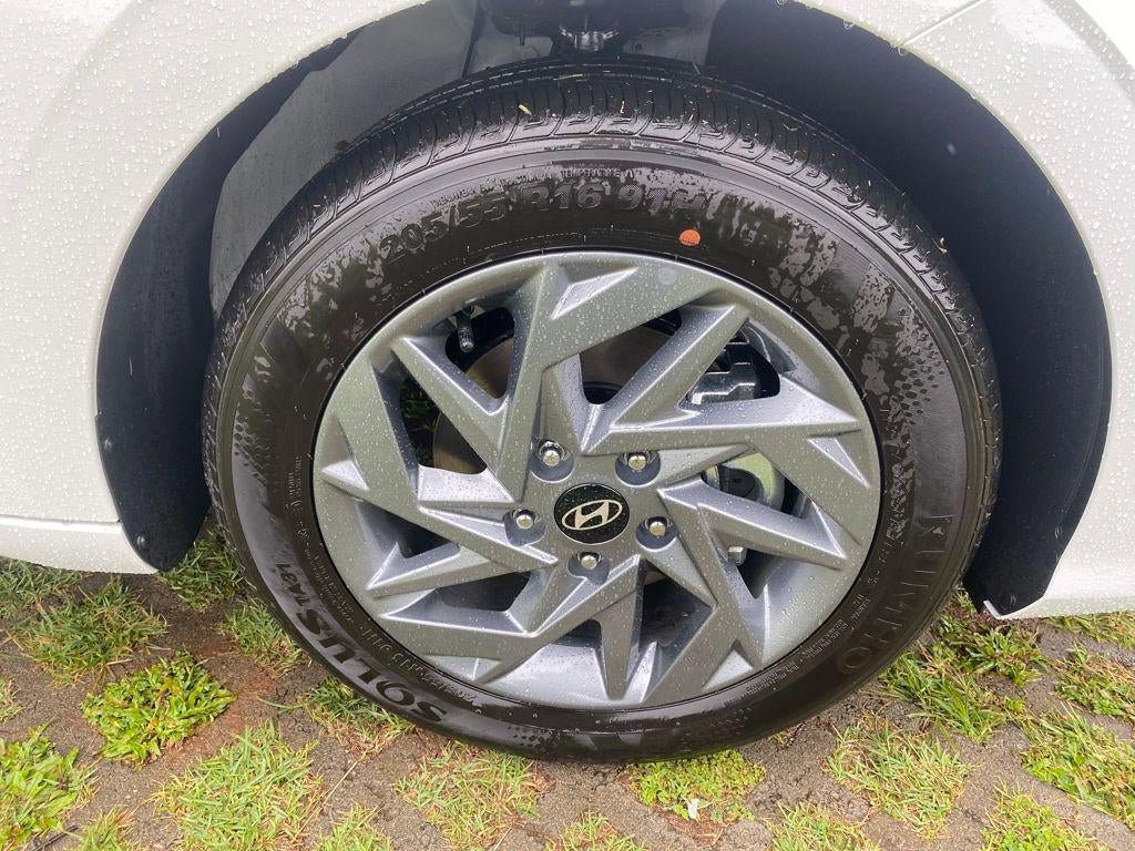 New 2026 Hyundai Elantra Hybrid FWD image 9