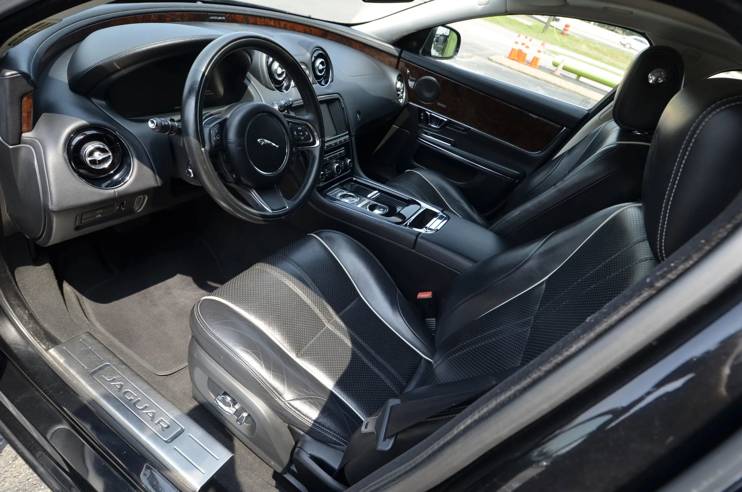 Used 2016 Jaguar XJ R-Sport AWD/4WD image 14