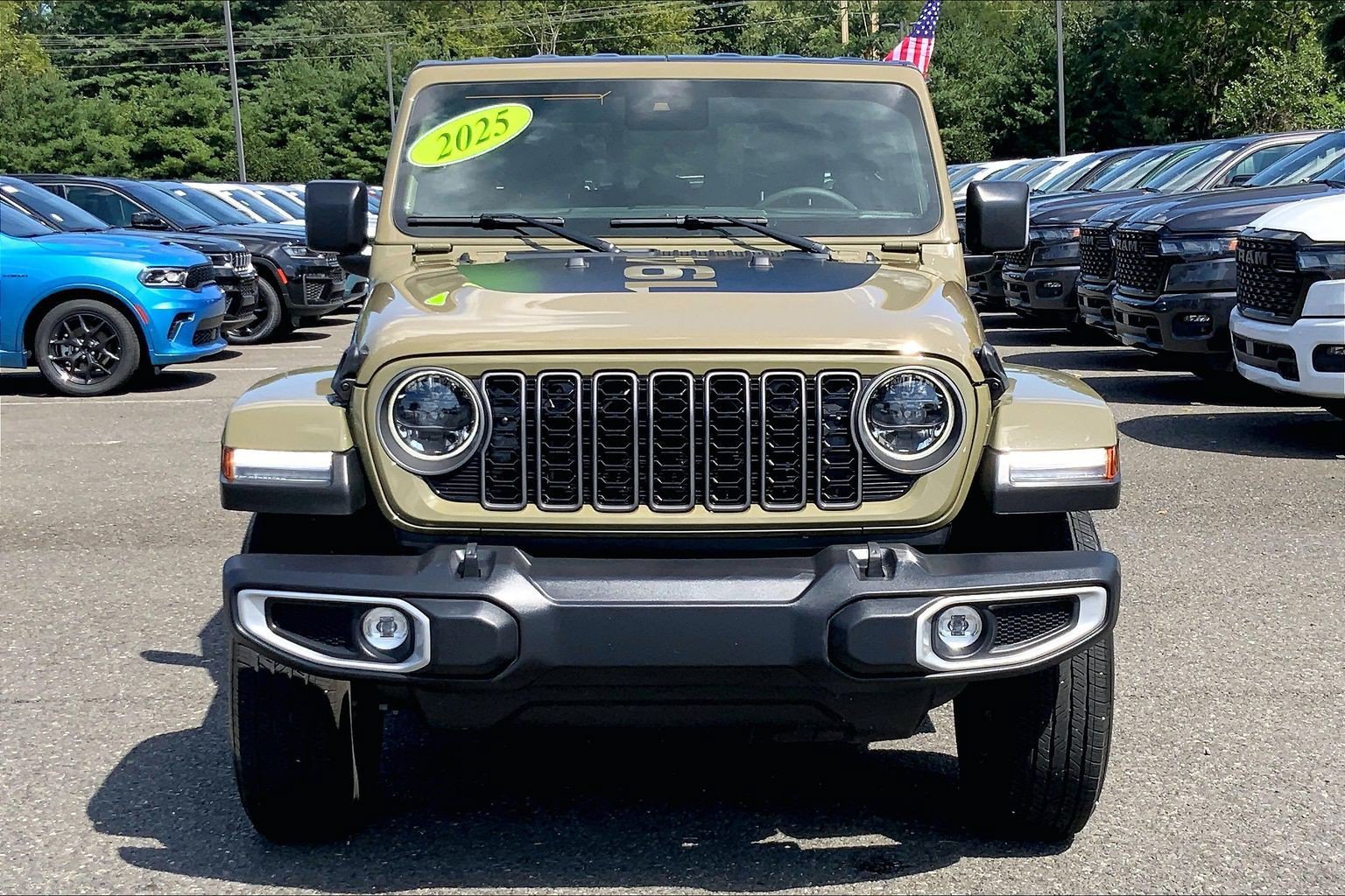 Certified 2025 Jeep Gladiator Sport AWD/4WD image 3