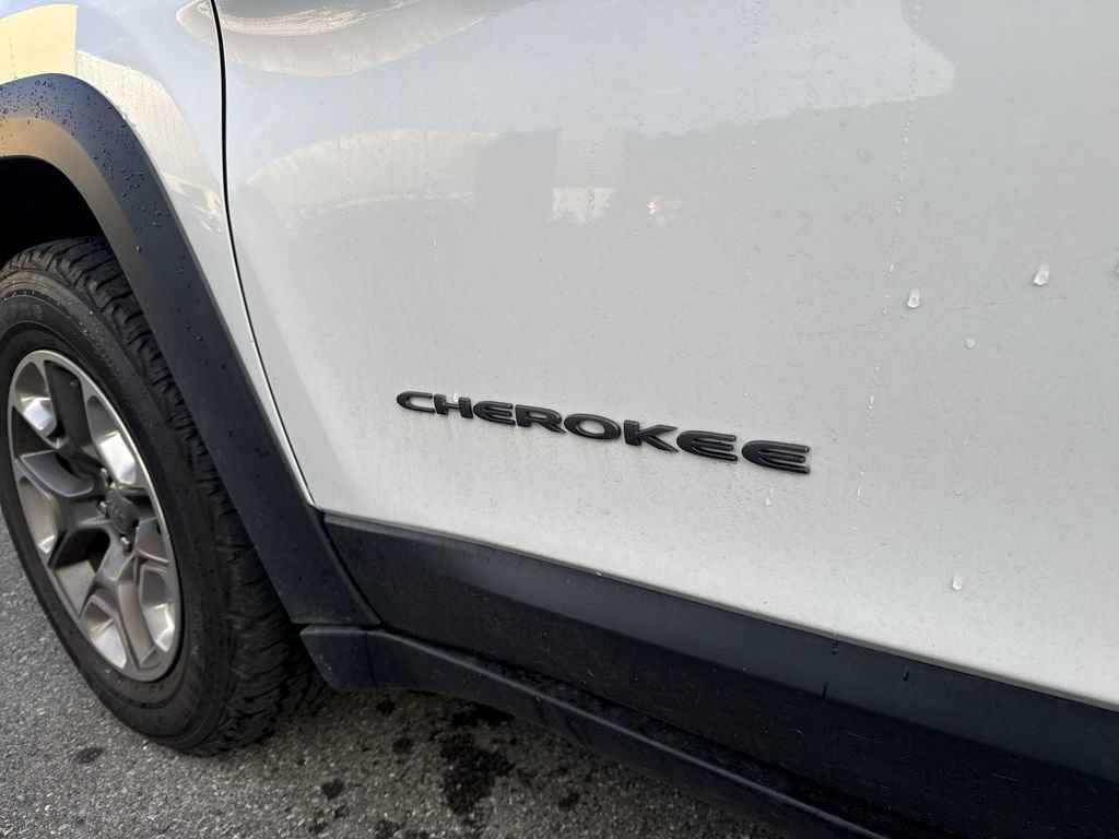 Used 2019 Jeep Cherokee Trailhawk w/ Comfort/Convenience Group AWD/4WD image 5