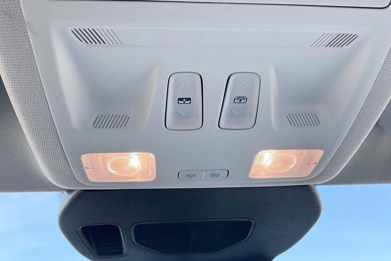 Used 2021 Ford Escape SE w/ SE Sport Appearance Package image 39