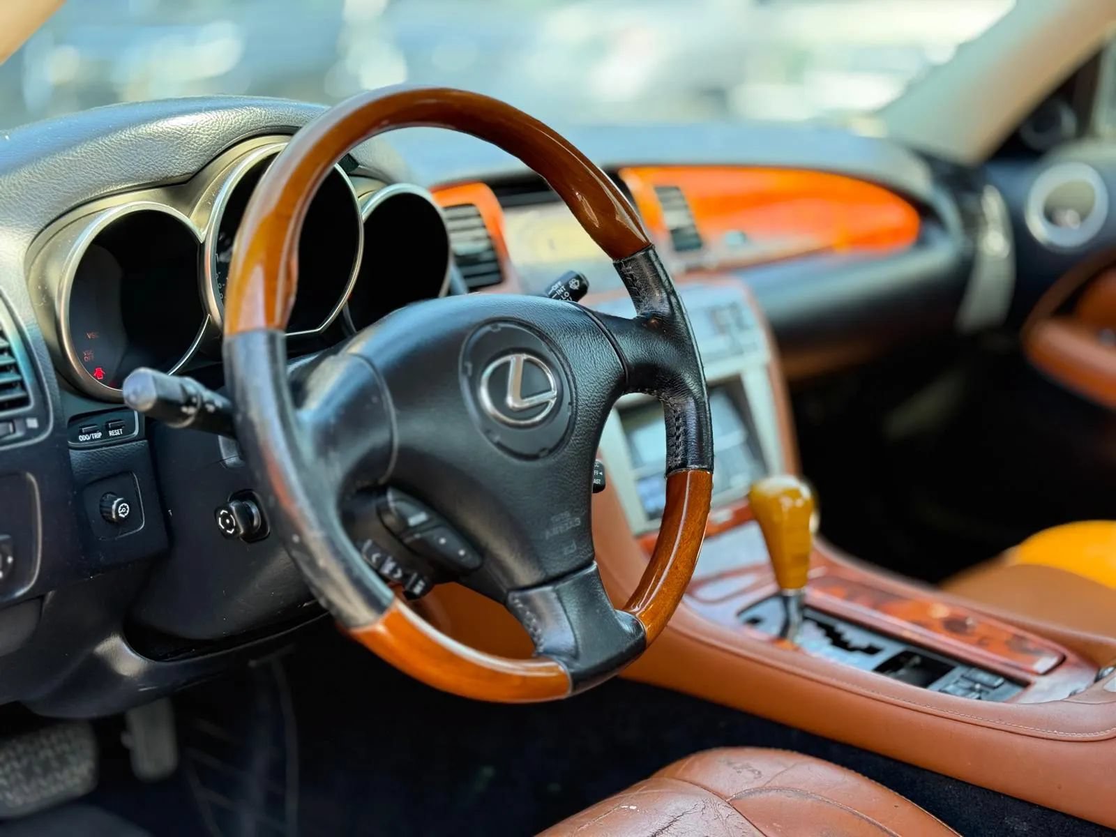 Used 2004 Lexus SC 430 Convertible w/ Preferred Accessory Pkg RWD image 5