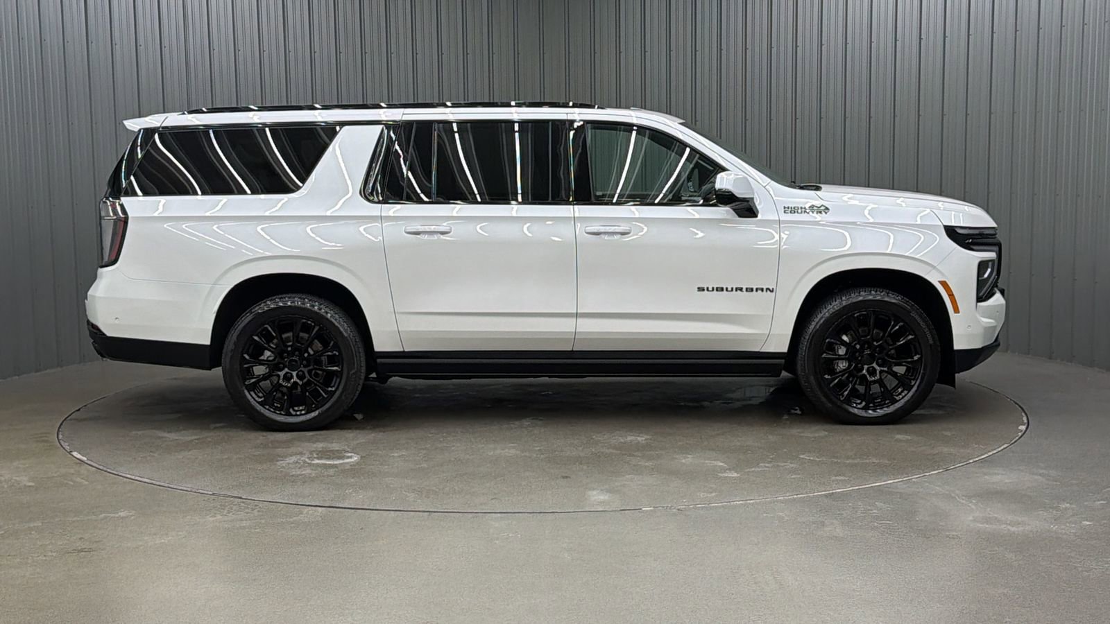 Used 2025 Chevrolet Suburban High Country image 6