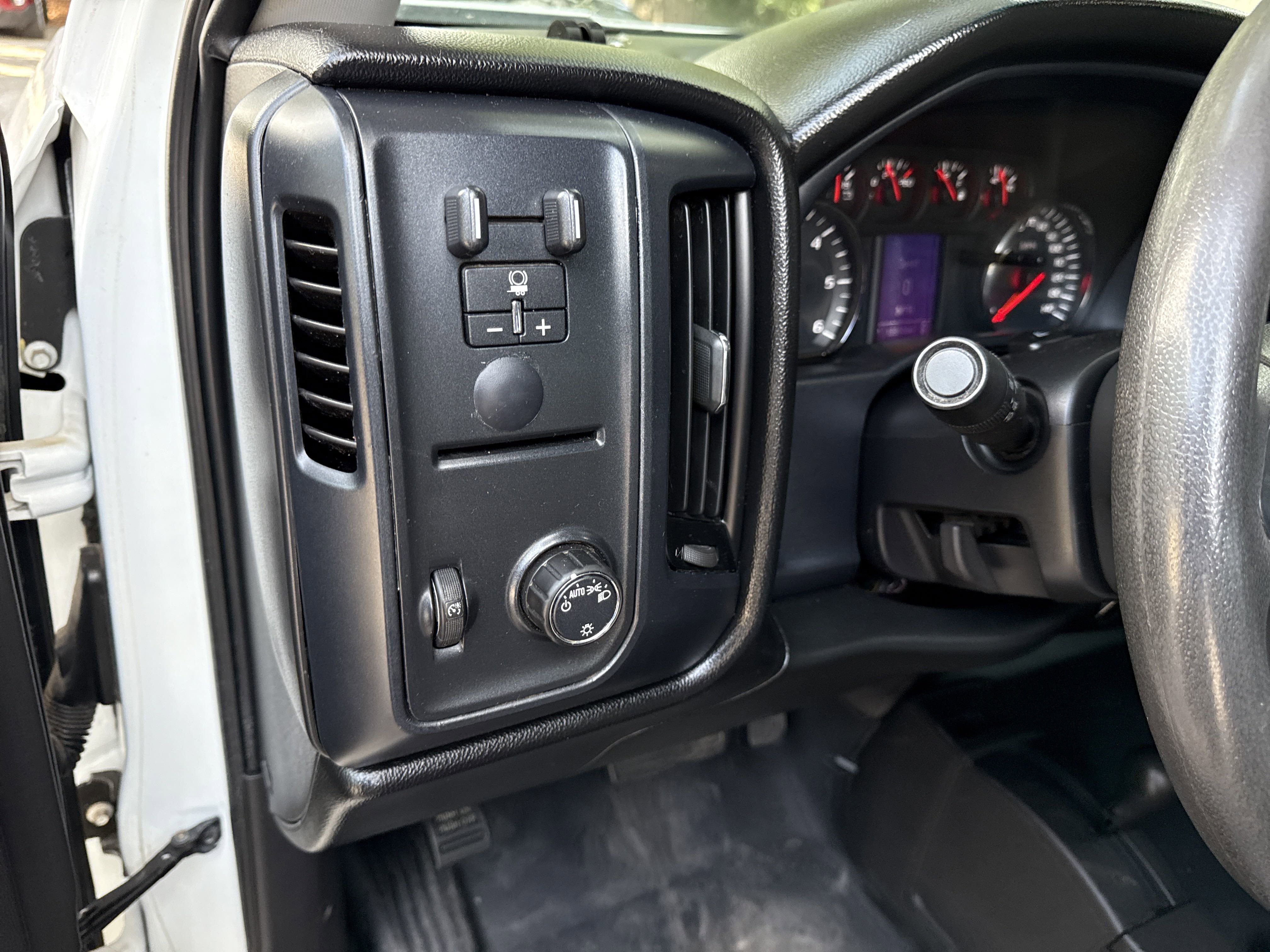 Used 2018 Chevrolet Silverado 1500 W/T w/ Trailering Package image 29