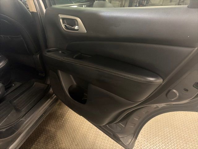 Used 2019 Nissan Pathfinder Platinum image 18