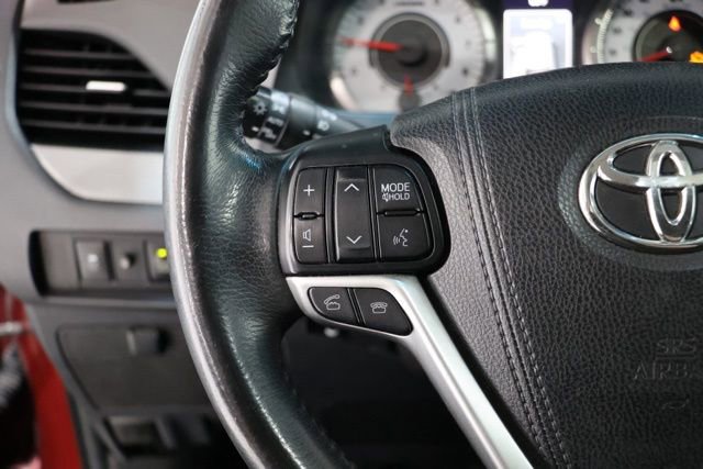 Used 2017 Toyota Sienna SE w/ SE Preferred Package FWD image 18