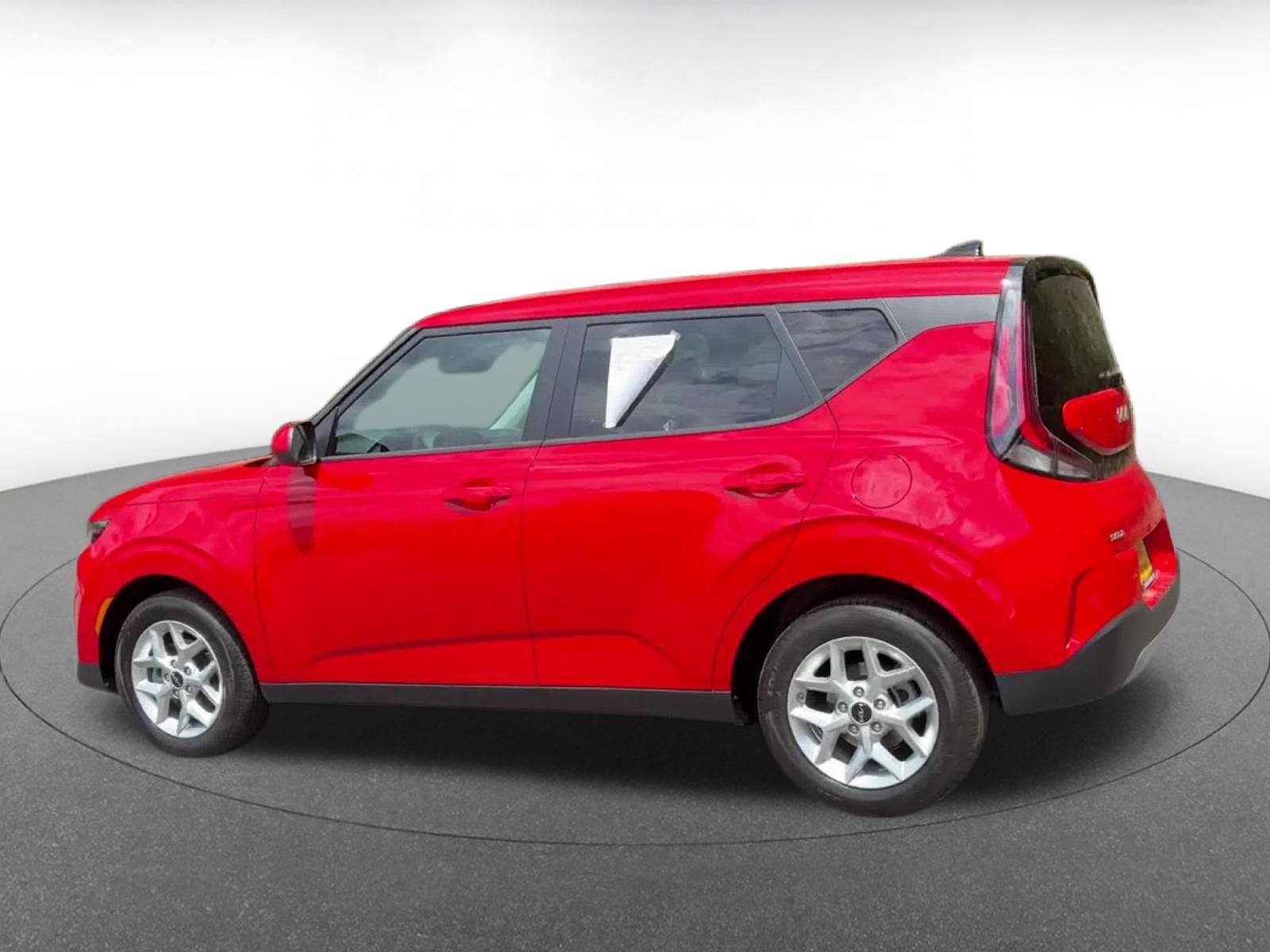 Used 2025 Kia Soul LX w/ LX Technology Package FWD image 11