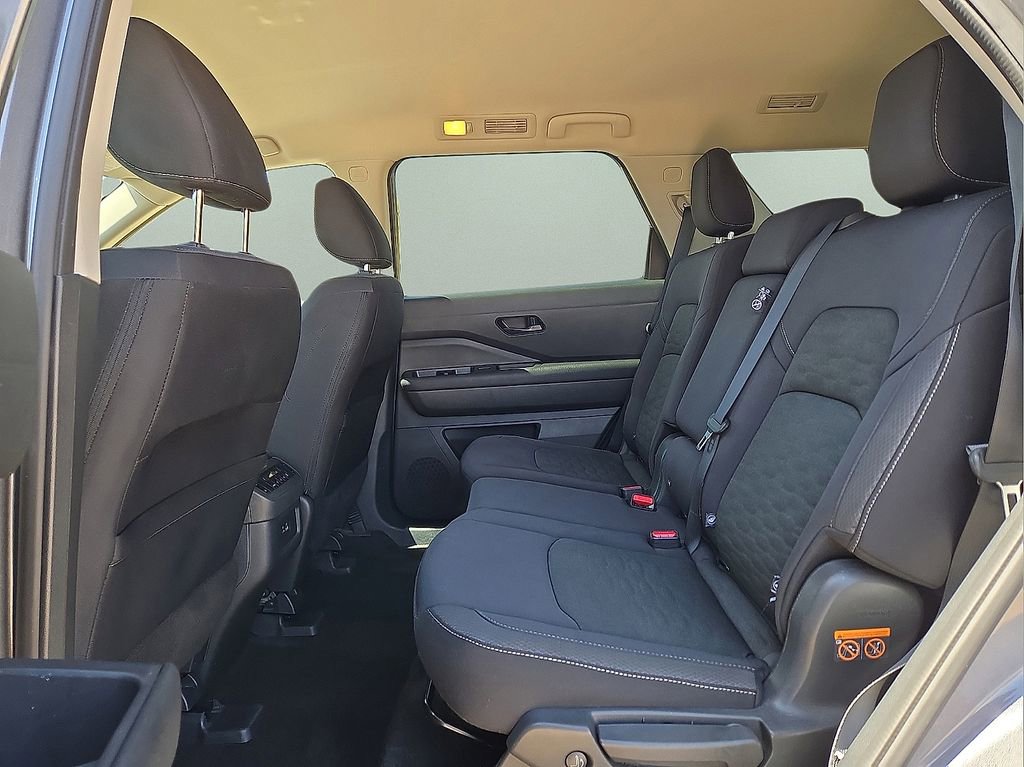 Used 2025 Nissan Pathfinder SV AWD/4WD image 15