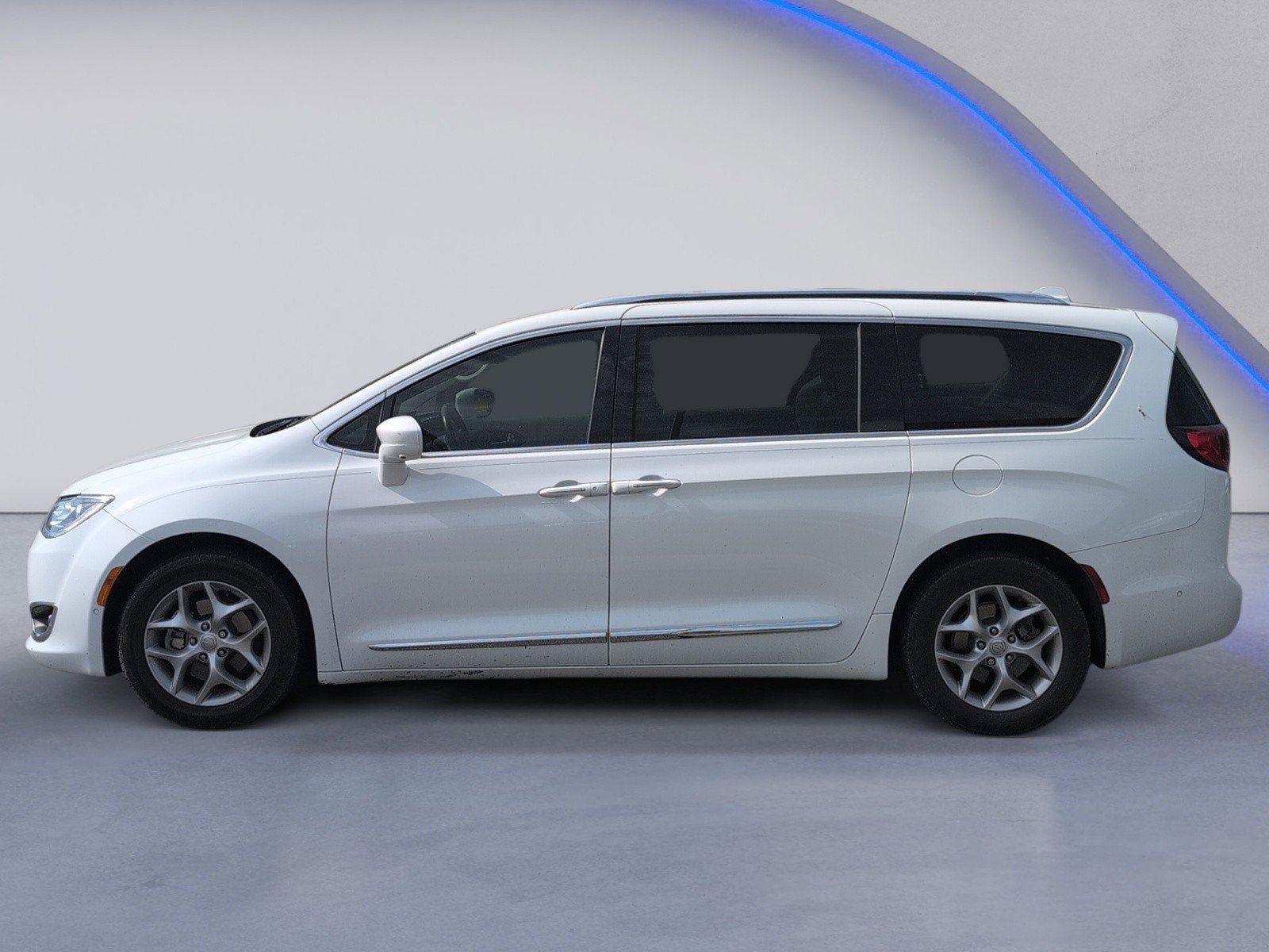 Used 2019 Chrysler Pacifica Touring-L Plus w/ Advanced Safetytec Group FWD image 3