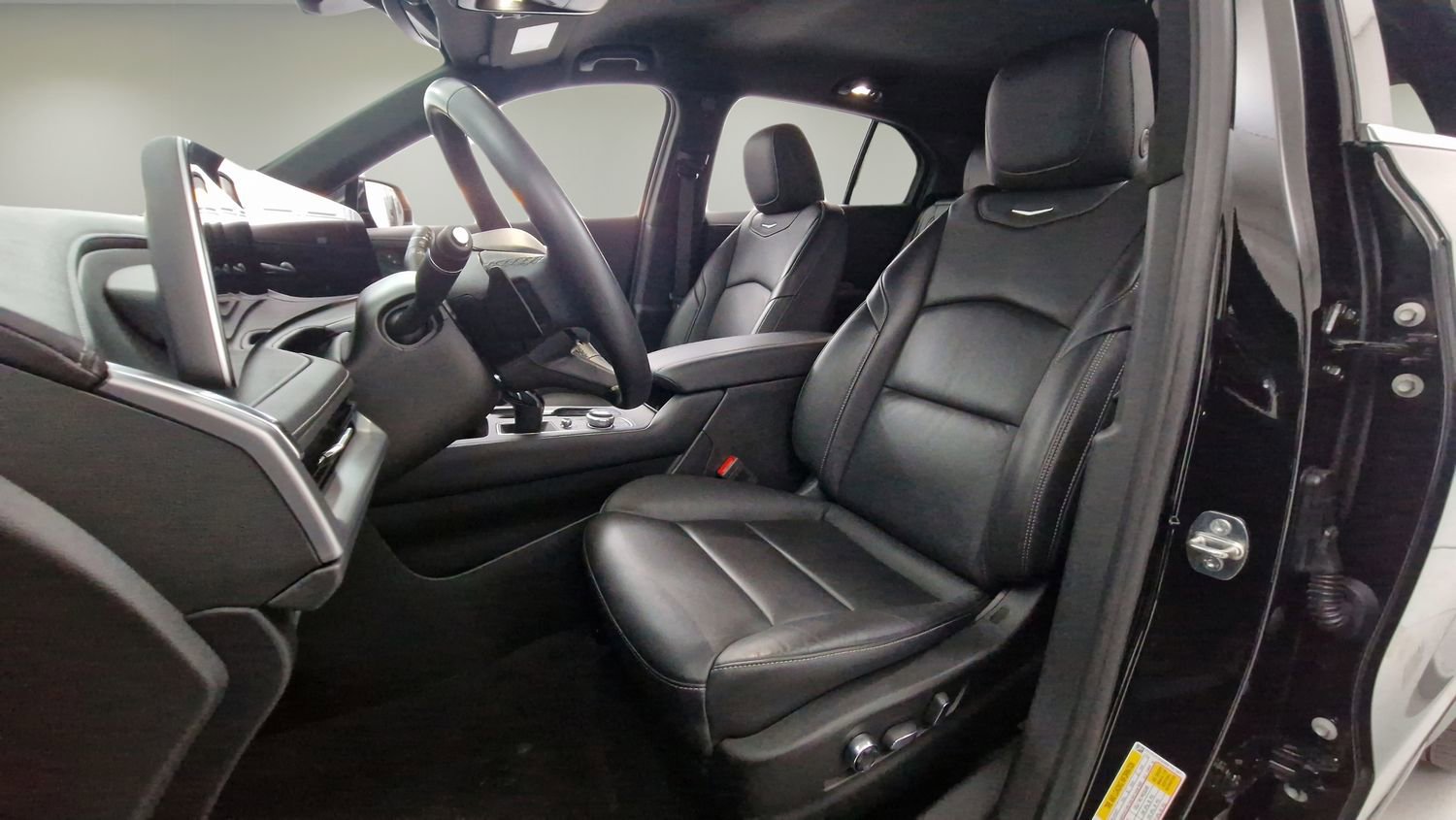 Used 2024 Cadillac XT4 Premium Luxury image 11