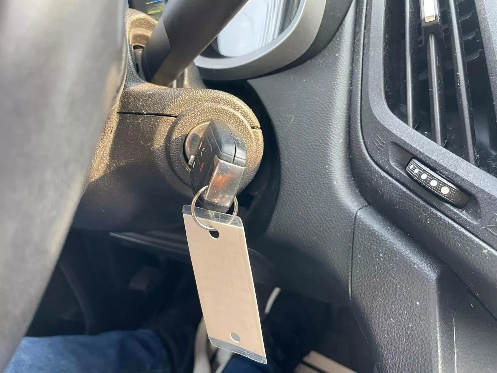 Used 2017 Chevrolet Equinox LT w/ Convenience Package image 38