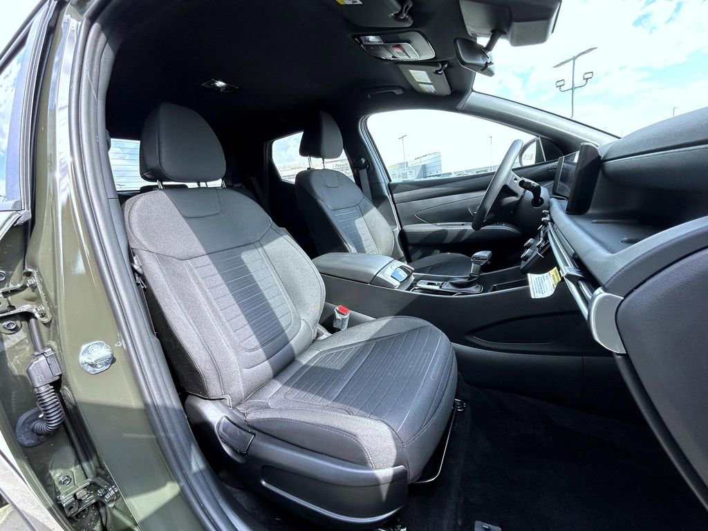 Used 2025 Hyundai Santa Cruz SE AWD/4WD image 17