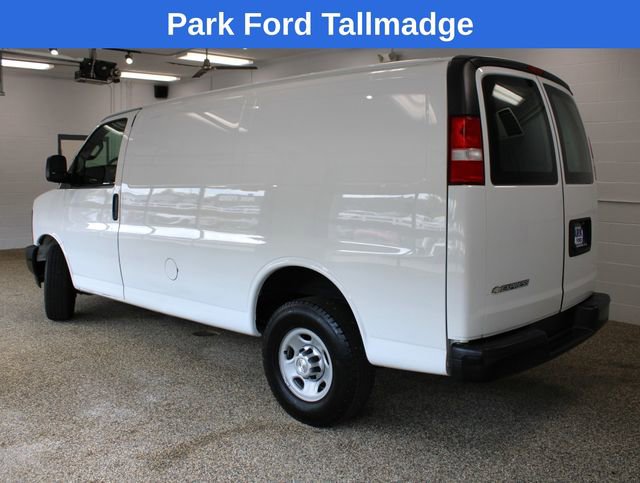 Used 2017 Chevrolet Express 2500 RWD image 2