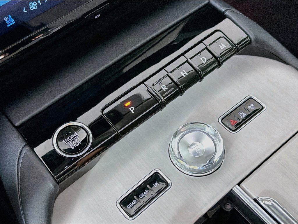 Used 2025 Lincoln Navigator L Reserve AWD/4WD image 17