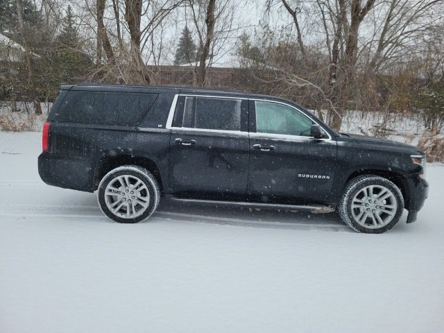 Used 2020 Chevrolet Suburban LT w/ Luxury Package image 11