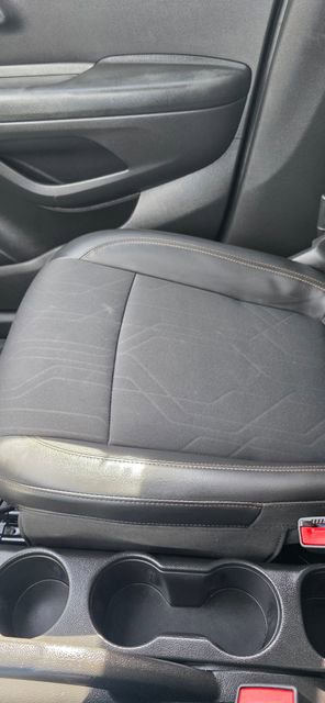 Used 2022 Chevrolet Trax LT w/ LT Convenience Package image 23