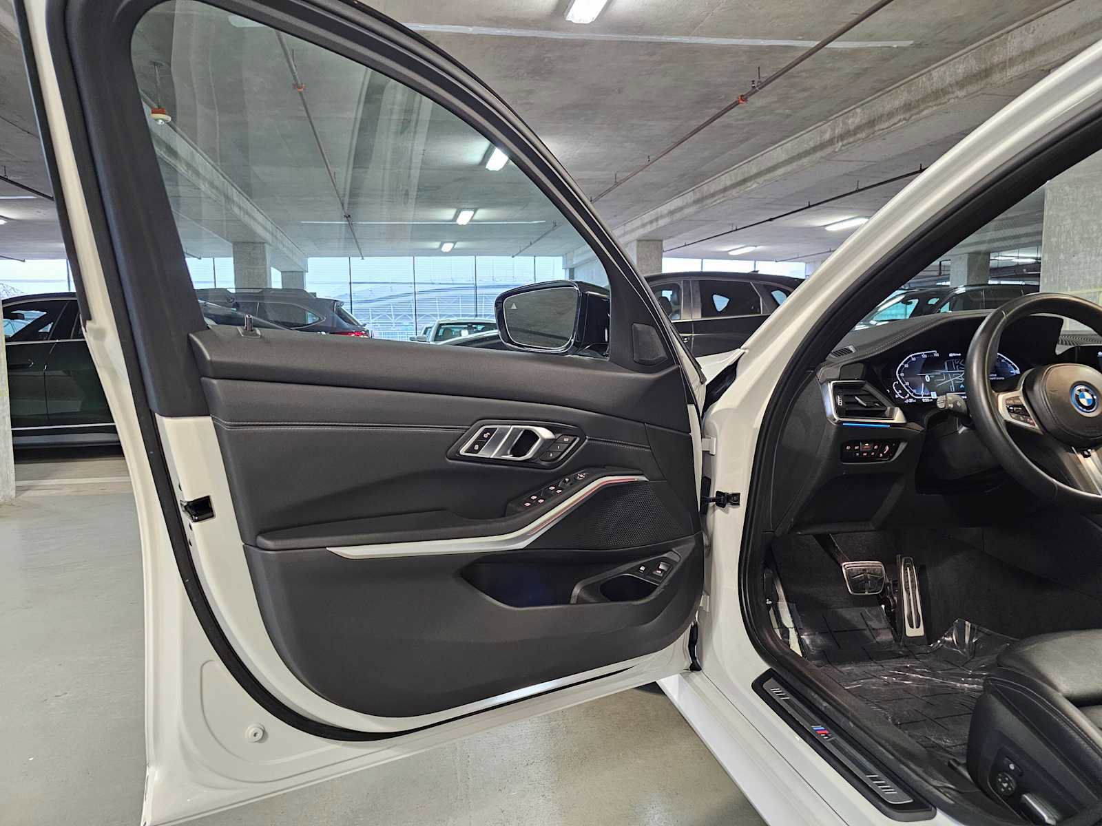 Used 2022 BMW 330e xDrive w/ M Sport Package AWD/4WD image 30