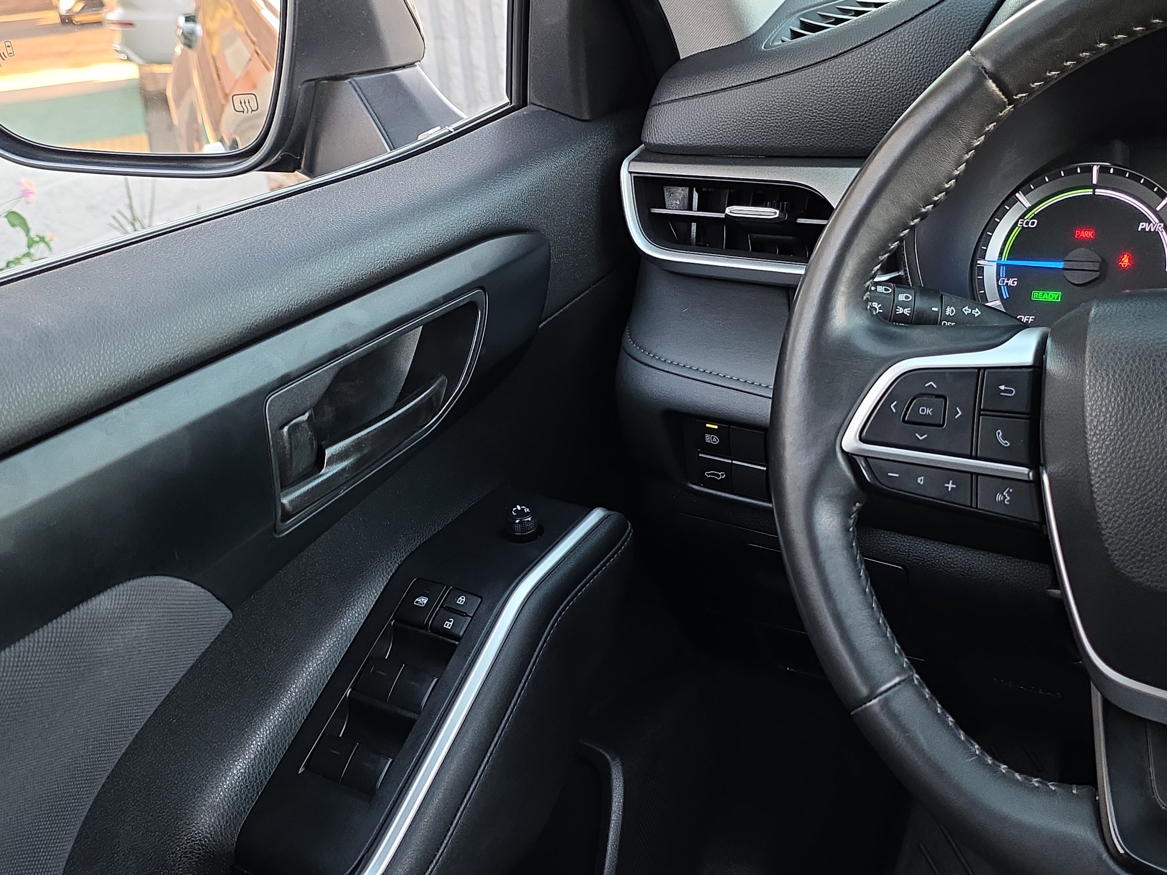 Used 2023 Toyota Highlander LE image 24