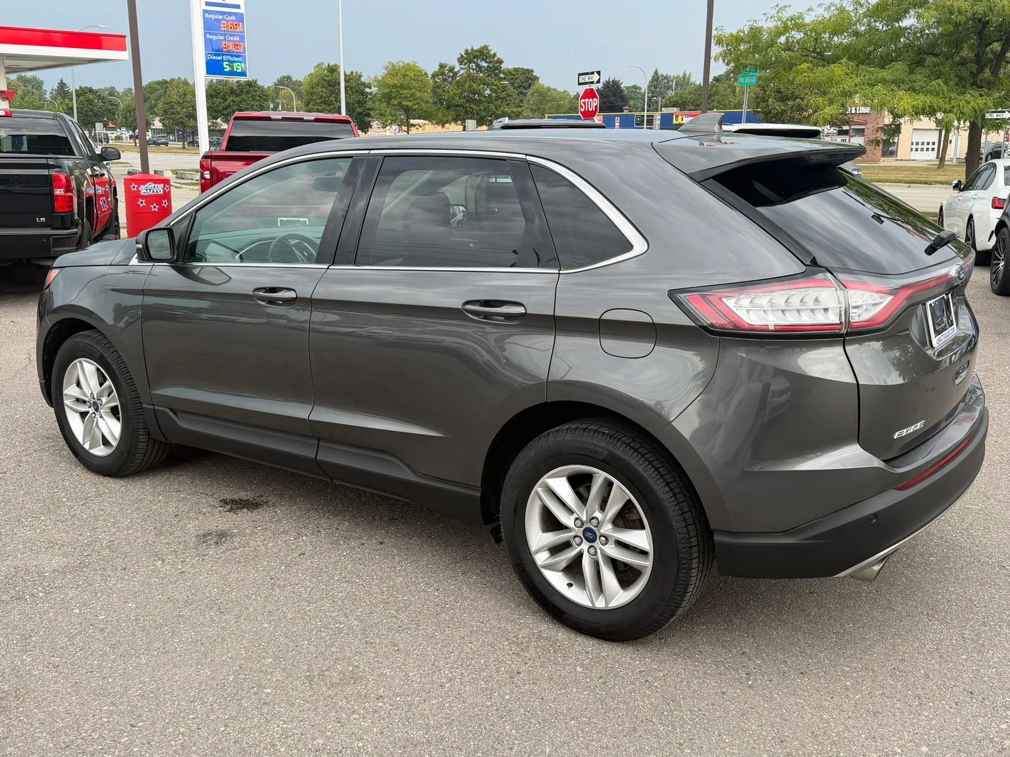 Used 2017 Ford Edge SEL w/ Equipment Group 201A AWD/4WD image 3