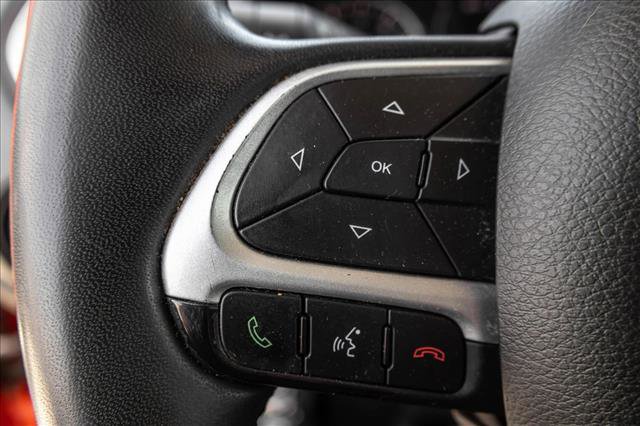 Used 2019 Jeep Renegade Latitude AWD/4WD image 15