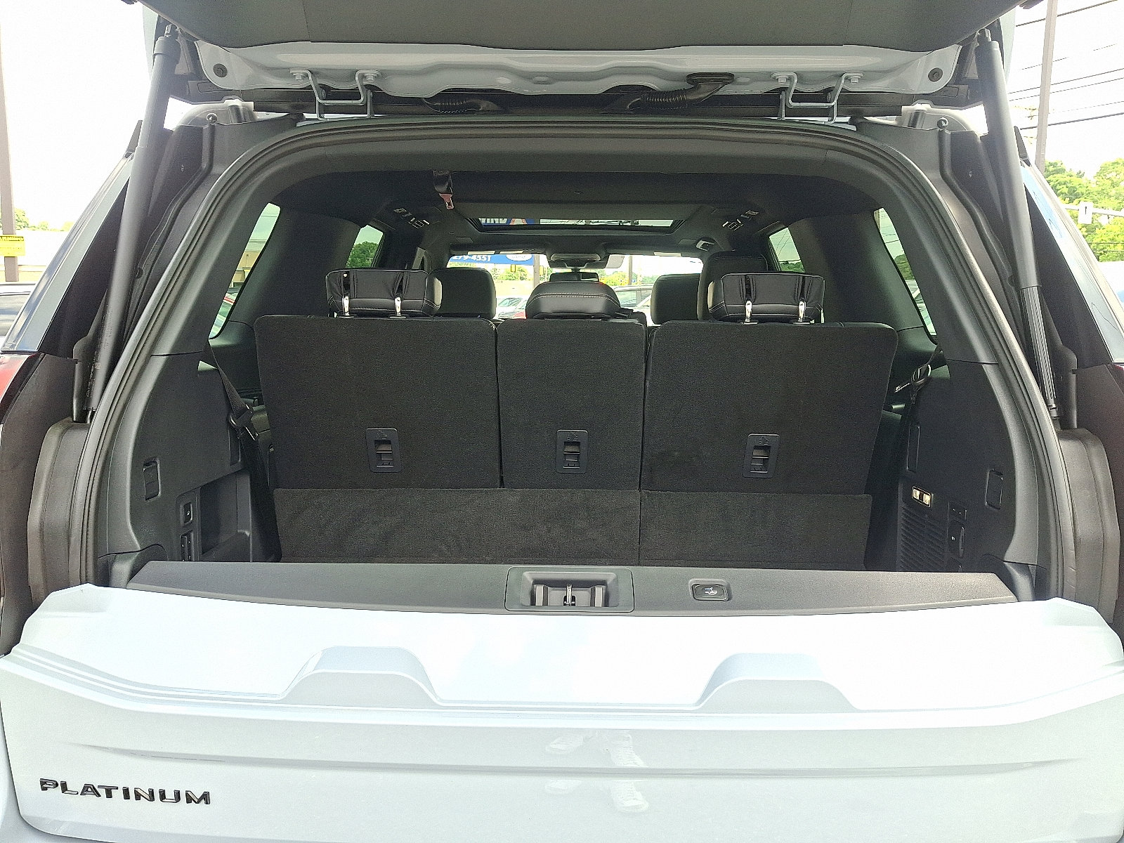 Used 2025 Ford Expedition Platinum w/ Stealth Performance Package AWD/4WD image 29