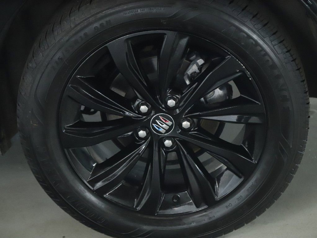 Used 2025 Buick Envista Sport Touring w/ Convenience II Package FWD image 41